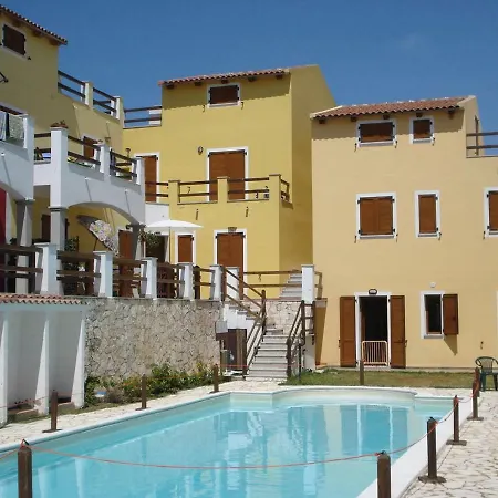 Apartment 4 Beds In With Swimming Pool *