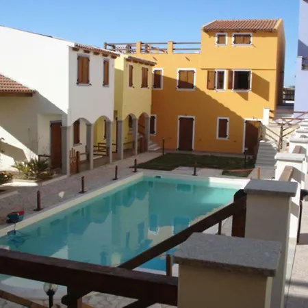 4 Beds In With Swimming Pool Apartment *