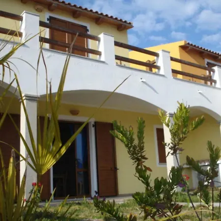 4 Beds In With Swimming Pool *