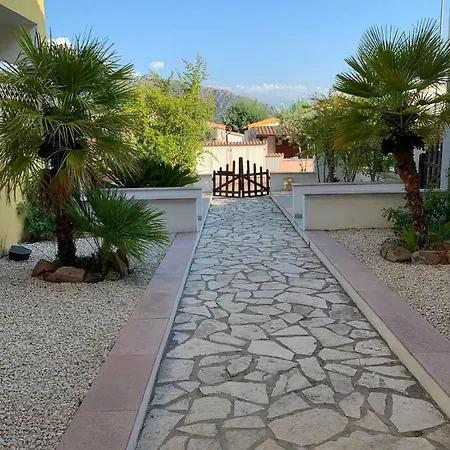 4 Beds In With Swimming Pool
