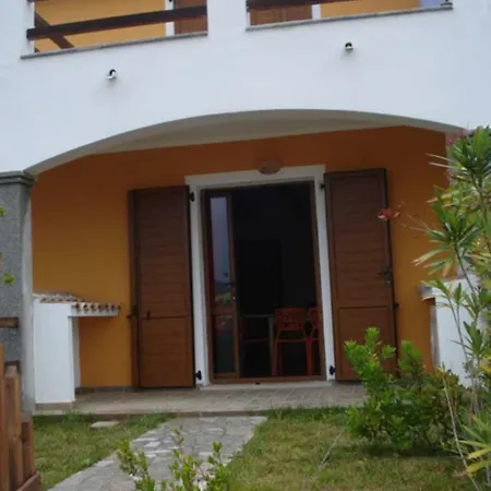 4 Beds In With Swimming Pool *