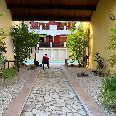 4 Beds In With Swimming Pool Apartment *
